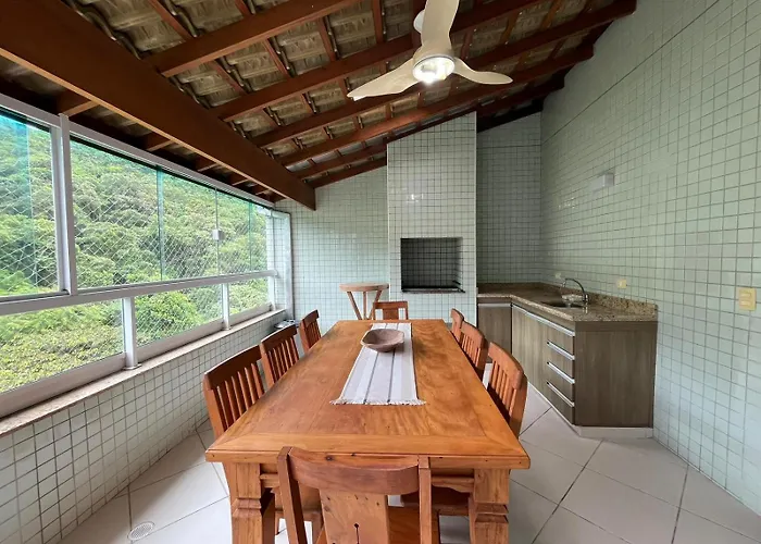 Cobertura 3 suítes com Ar condicionado, 300 metros da Praia Grande, Piscina, Wi-fi, Sauna Ubatuba